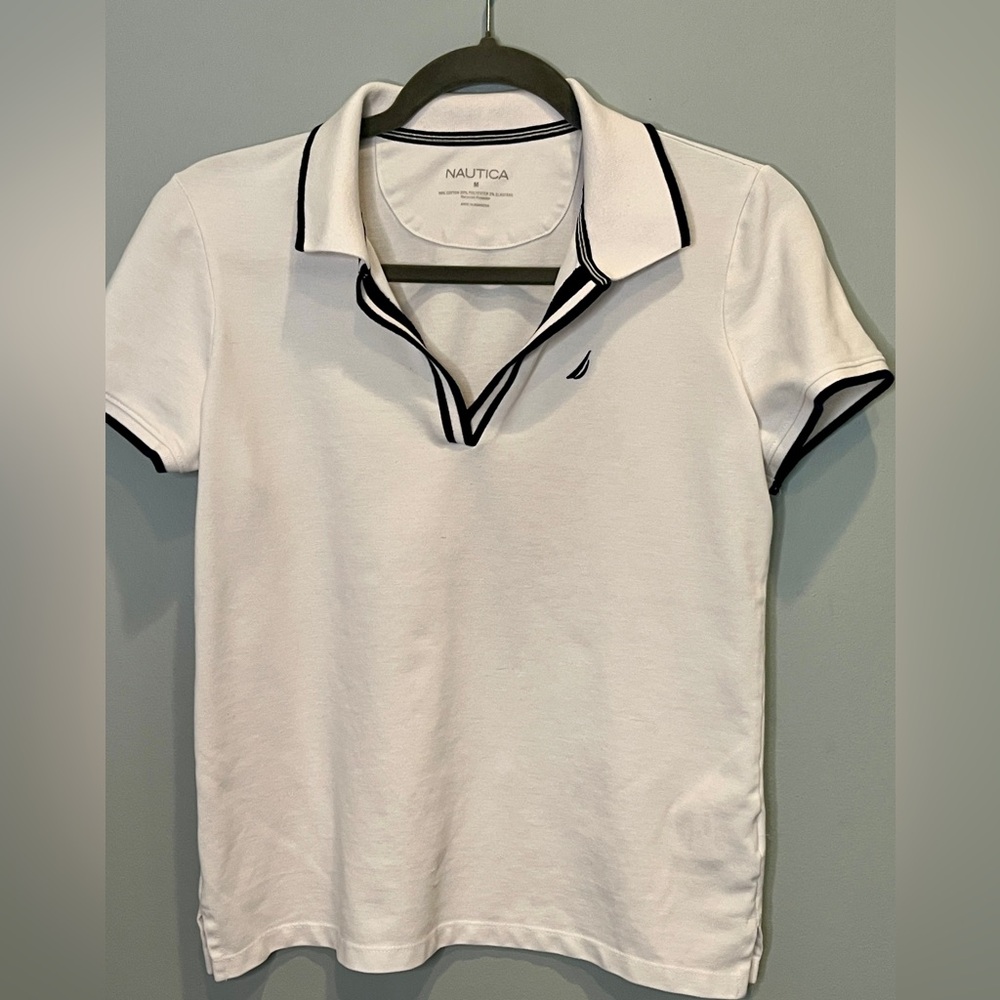 Nautica White Shirt with Navy Blue Accents - Women’s Size Medium